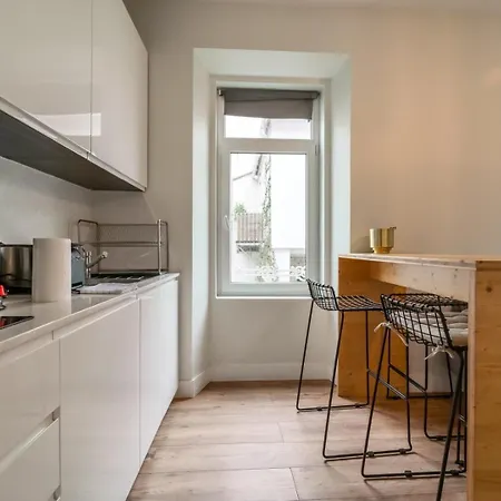 Cozy 1br Getaway Intendente | By Airnest Apartman *