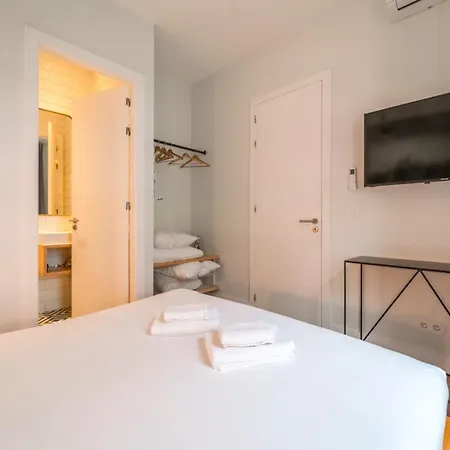 Cozy 1br Getaway Intendente | By Airnest * Lizbona
